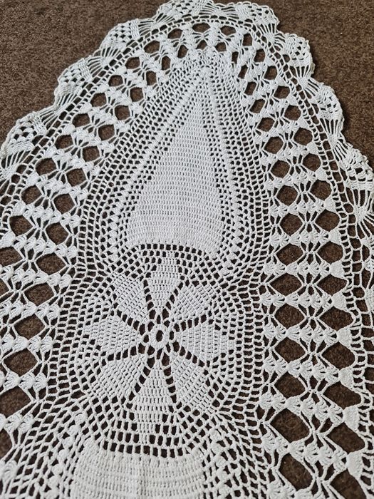 bieżnik szydełkowy  rękodzieło do kolekcji