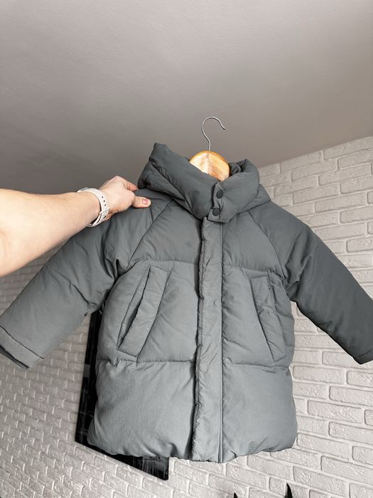 2 куртки ZARA 98-104 розмір. Пуховик та перехідна.
