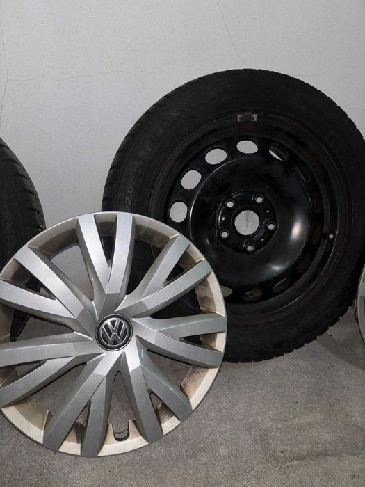 4 jantes de ferro VW com pneus em excelente estado + tampões originais