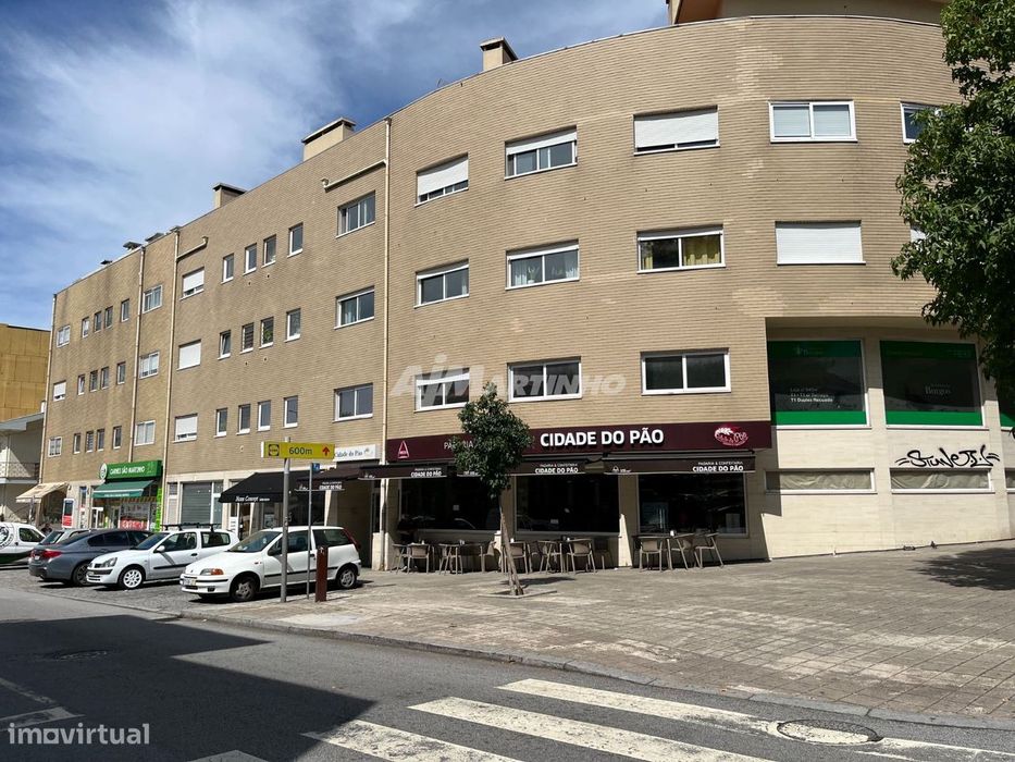 T3 Mobilado com Garagem, Zona Monte Burgos