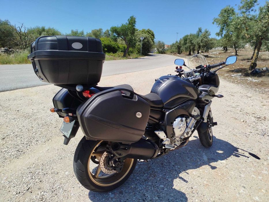 Yamaha Fazer 1000 ABS com malas laterais e top case