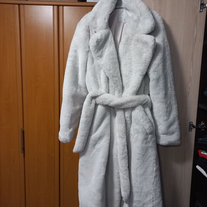 Шубка нюдова MOHITO