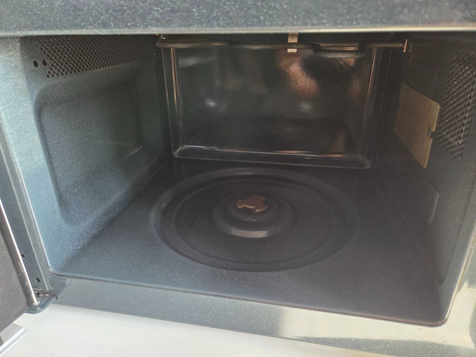 Продам мікрохвильову піч Samsung GE733K