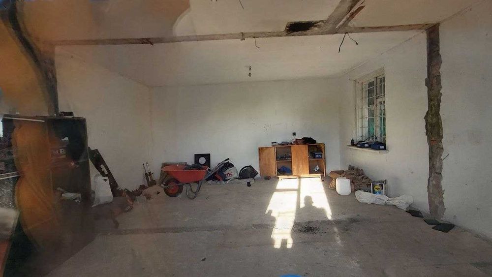 Дачний будинок з участком