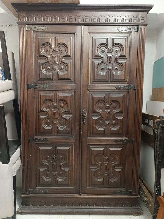 Armário rústico castanho