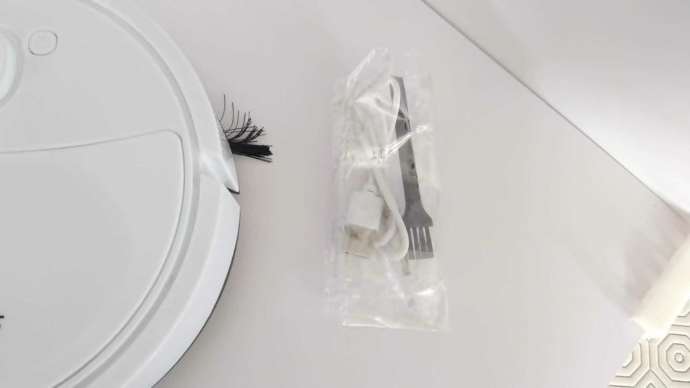 Mini robot aspirador sweepin, branco, utilizado uma vez para experimentar.
