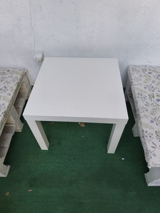 Meble ogrodowe balkonowych z palet białe plus poduchy