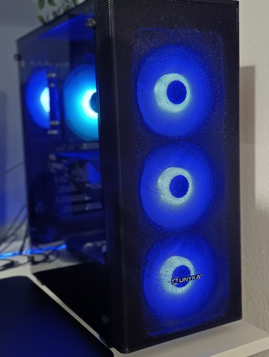 Torre gaming impecável