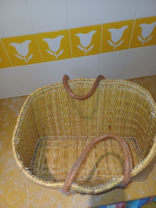 Cesta de verga alças em cabedal