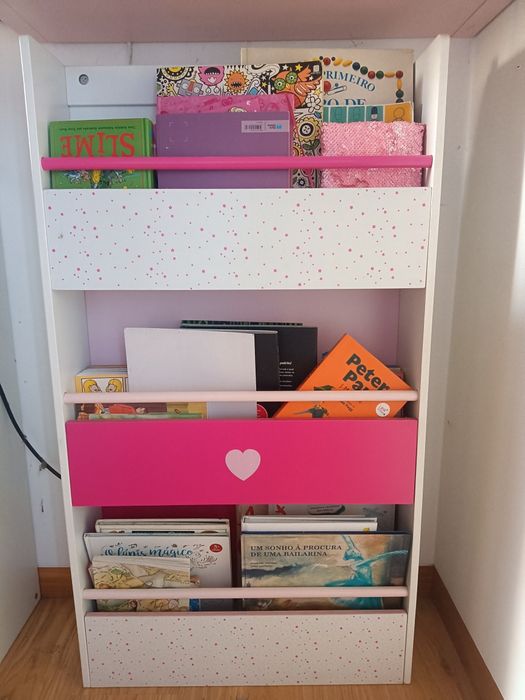 Estante livros menina