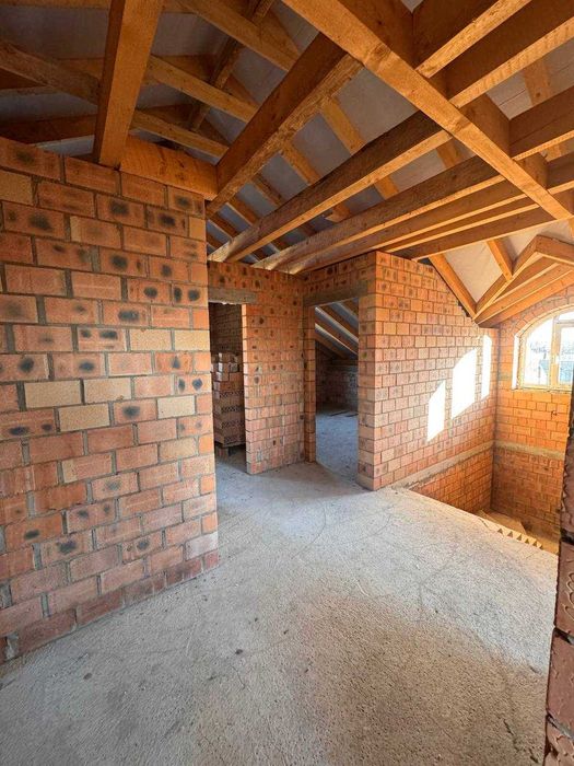 Продається новозбудований будинок в Остриці