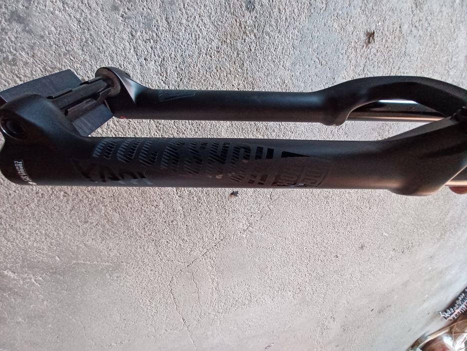 Suspensão BTT RockShox YARI RC 27.5