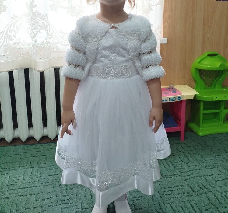 Платье снежинки белое
