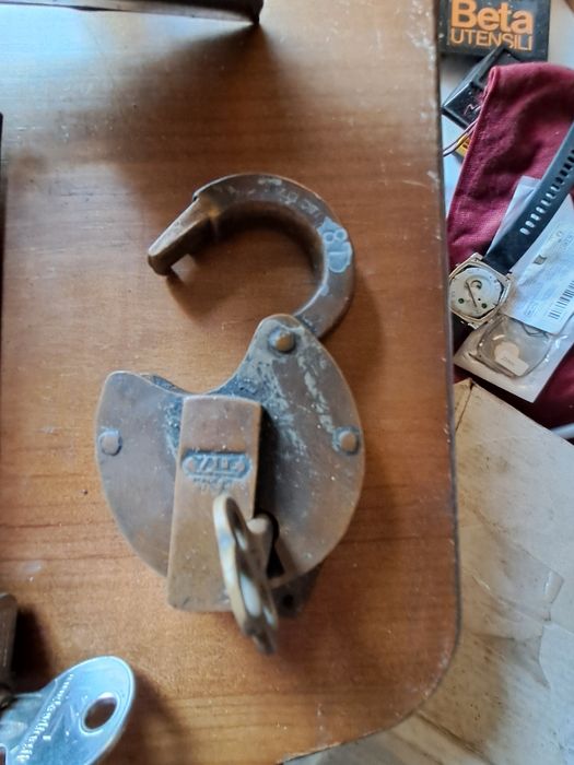 Conjunto Fechaduras e Puxadores Novos