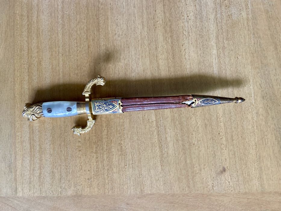 Adaga em excelente estado