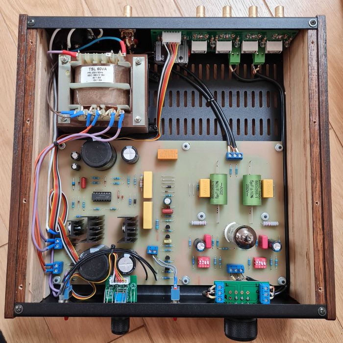 Liniowy preamp lampowy o regulowanym wzmocnieniu