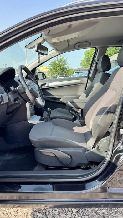 Opel Astra H Caravan Опель Астра 2010 р. 1.6 бенз 5МКПП