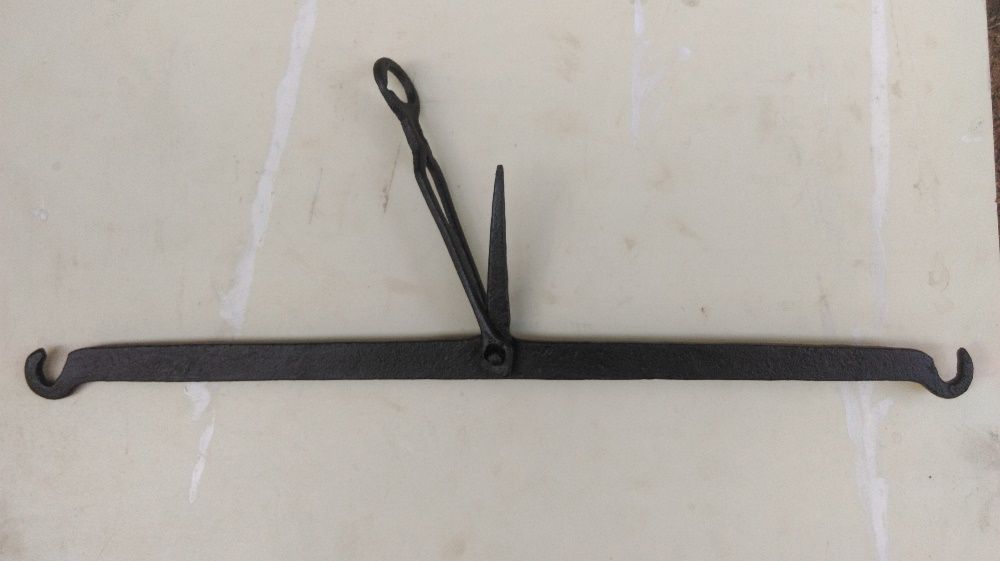 Весы старинные рычажные коромысловые амбарные.