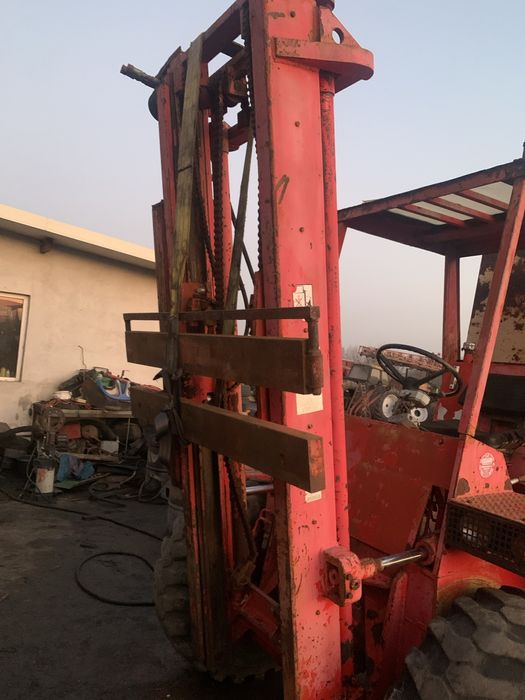 Wózek widłowy terenowy manitou