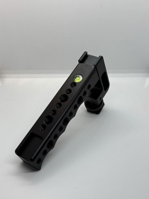 “Gimbal” fixo de metal.
