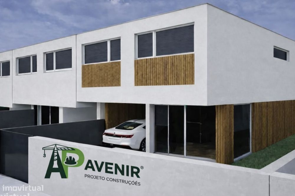 Moradia T4 com garagem, jardim e vista mar