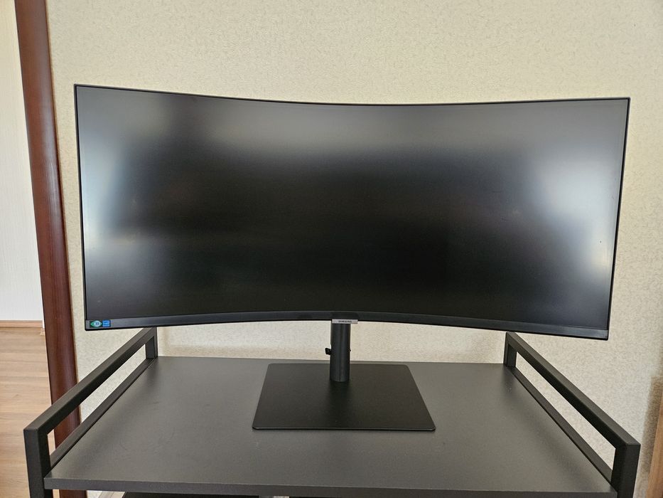 Монітор Samsung S6 34", вигнутий, 2 міс користування, як новий.