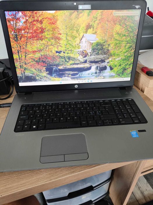 Laptop HP 17,5 cala Intel i5 dwie karty graficzne 8 GB RAM dysk SSD cały komplet
