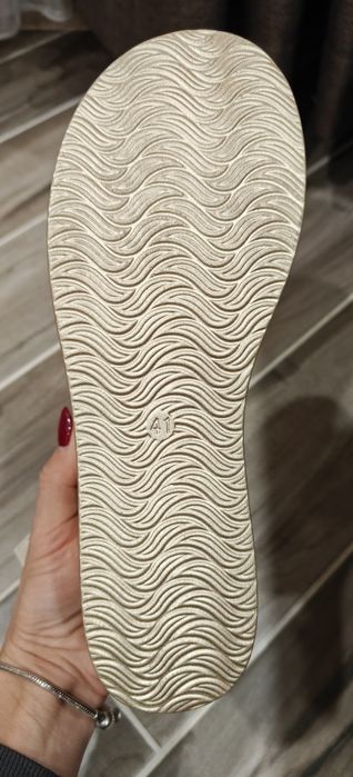 Продам золоті босоніжки (золотые босоножки)