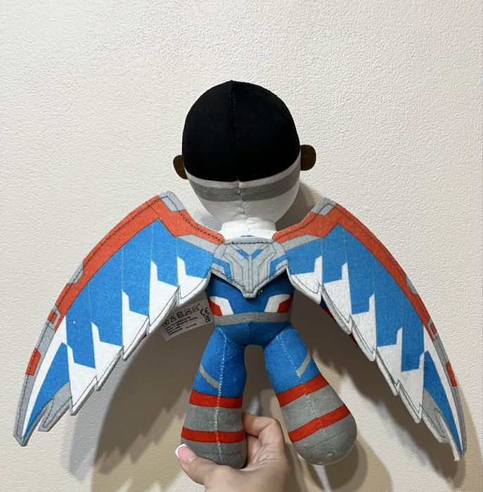 Іграшка капітан Америка