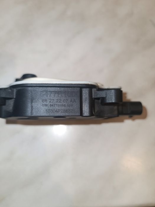 6477r100 джип чероки 2016 рік .