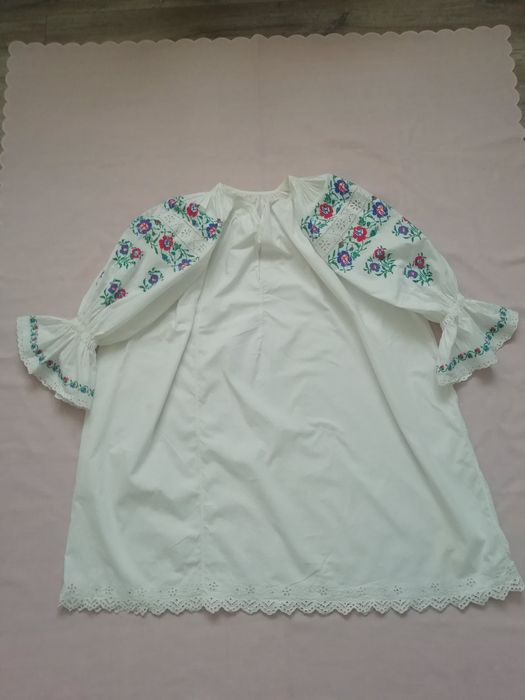 Вишита хрестиком старовинна сорочка