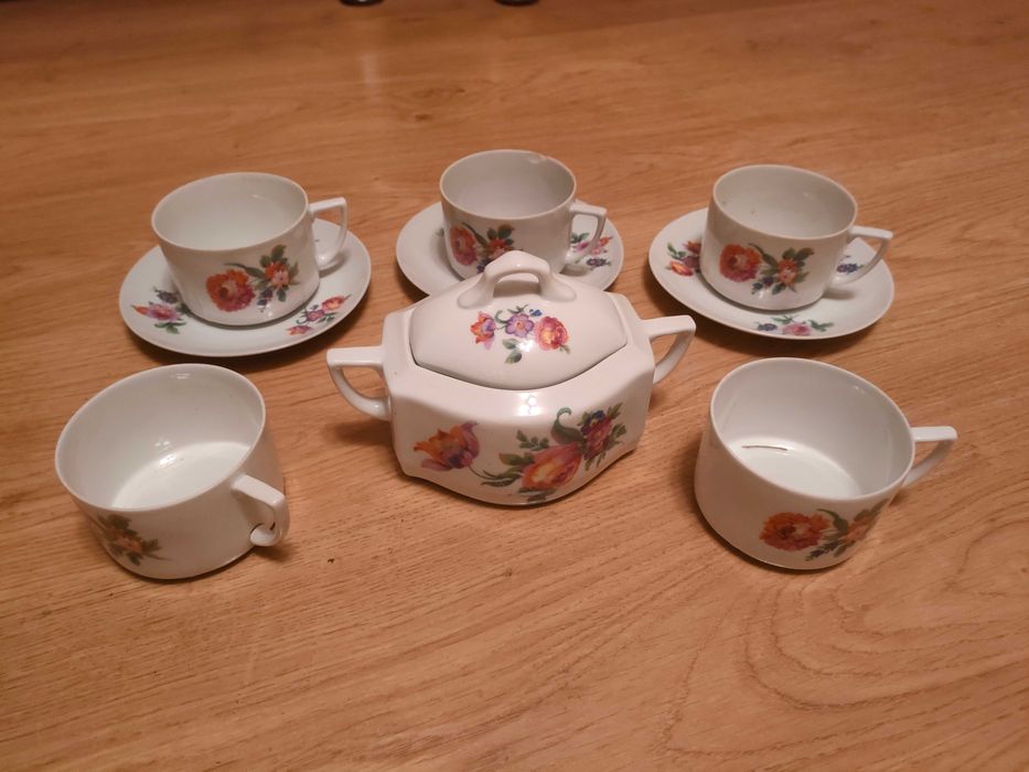 Filiżanki z porcelany