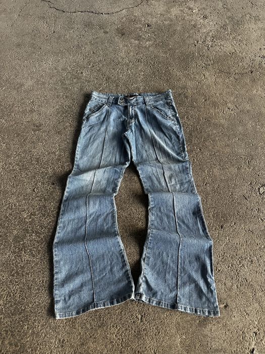 Archive bootcut, fleared jeans, streetwear