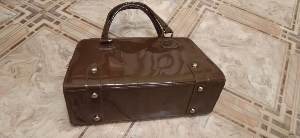 Сумка лаковая классическая