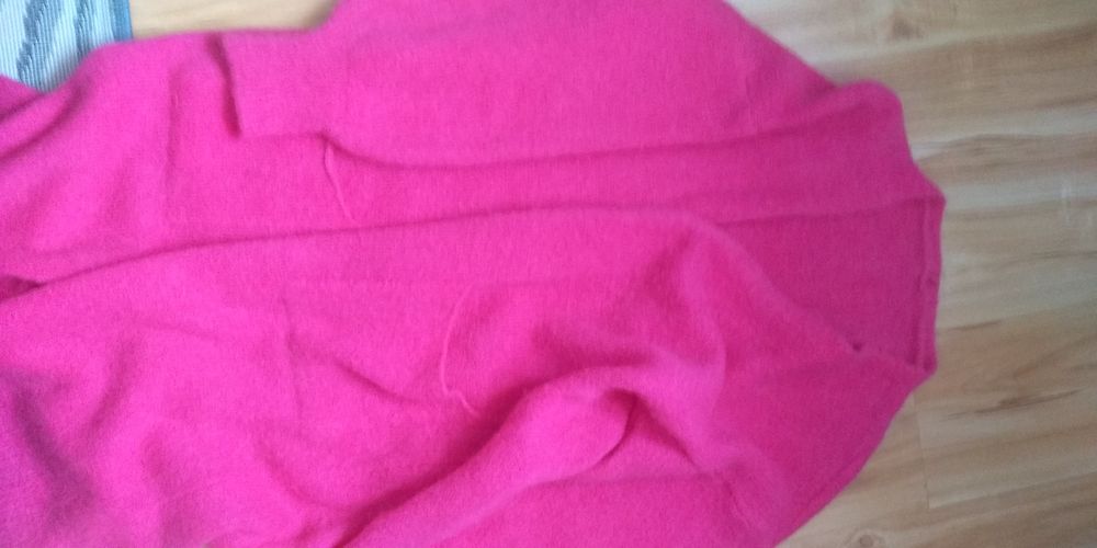 Malinowy piękny długi sweter