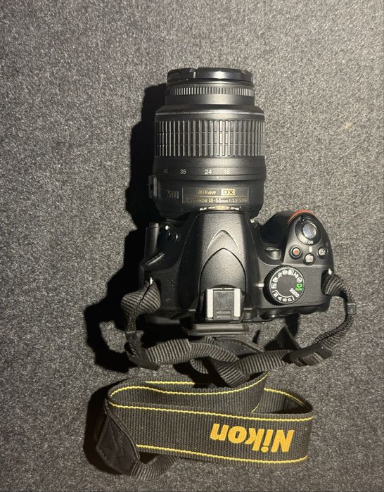 Nikon D3200 + Nikkor 18-55mm f3.5 + extras