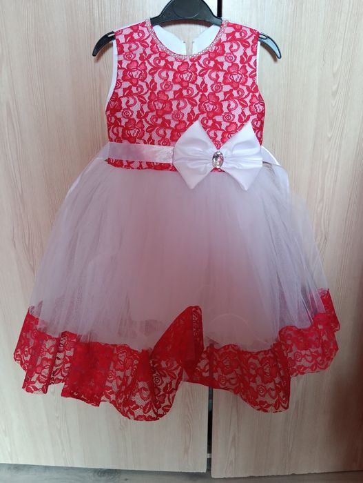 Продам сукню на 1 рік