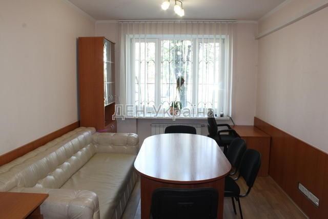 Продаж офісу вул. Введенська 7/9 Поділ - Вид 2