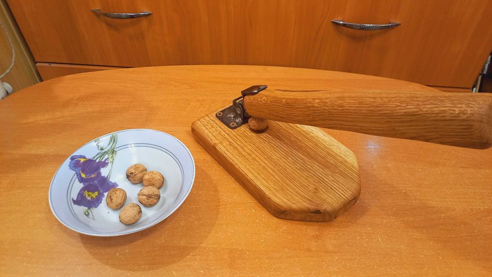 Орехокол Полки настольные Орех