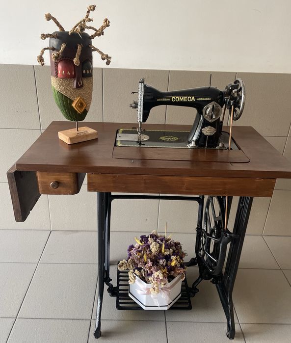 Máquina de costura antiga, fabrico brasileiro