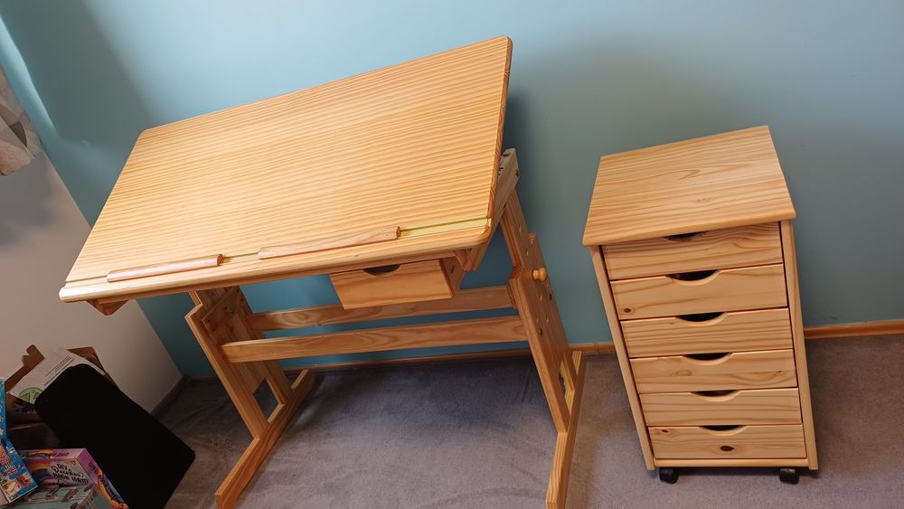 Biurko sosnowe Halmar Julia