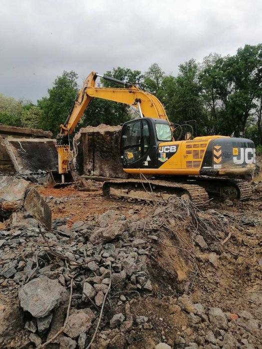 Оренда гусеничного повноповоротного екскаватора з гідромолотом