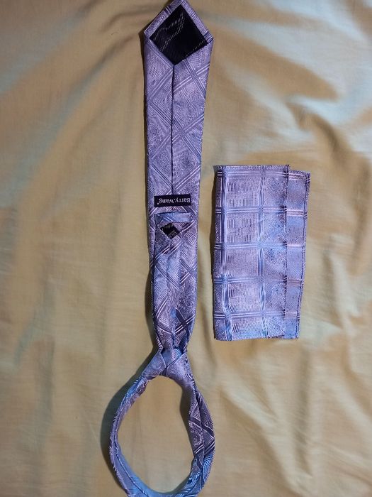 Gravata padronizada com lenço