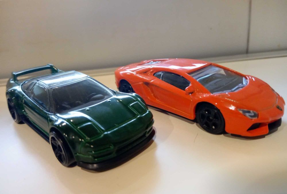 Hot Wheels e outros - 15 carros, incluindo 007 e vários Lamborghini