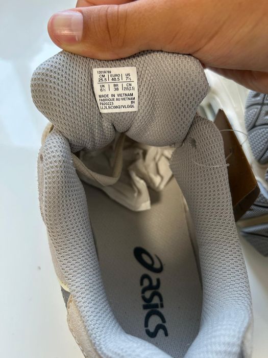 Sapatilhas ASICS  cinzento claro 40,50