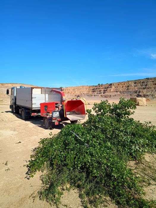 Usługi rębakiem mielenie gałęzi wycinka drzew