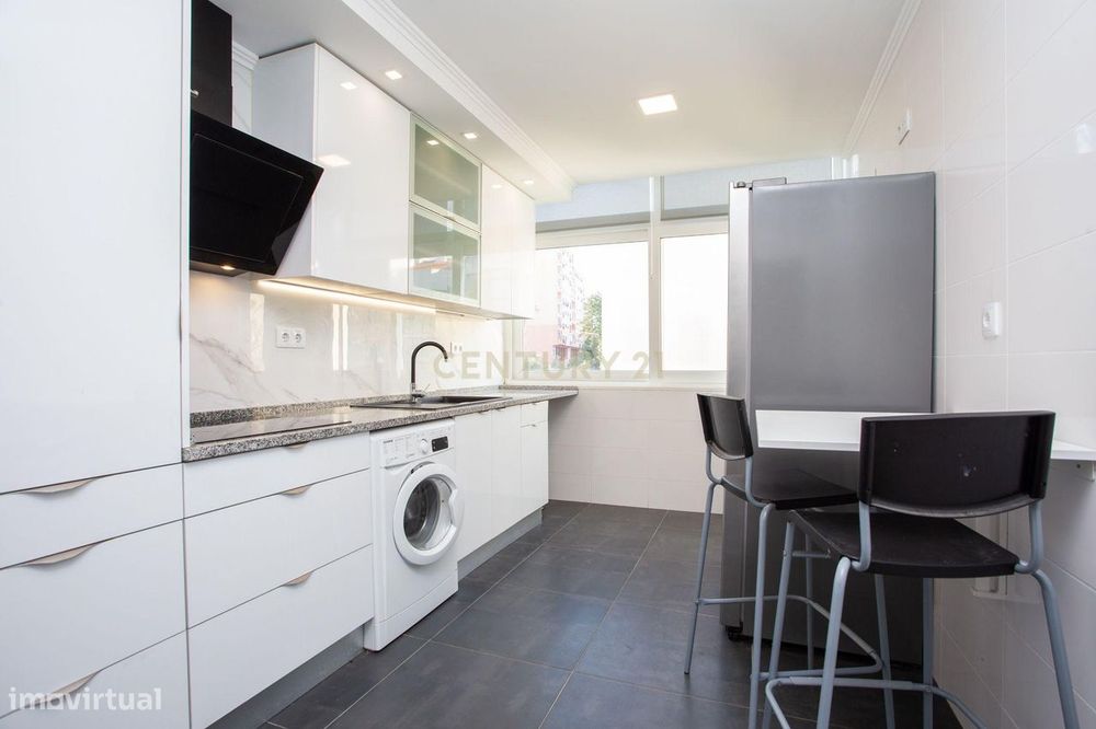 Apartamento T2 a venda Renovado e Mobilado | Pronto a Habitar
