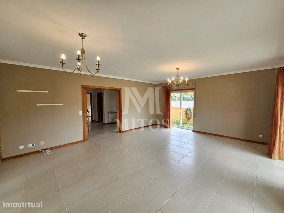 Moradia T3+1 com vista mar para venda em Carreço - Viana do Castelo