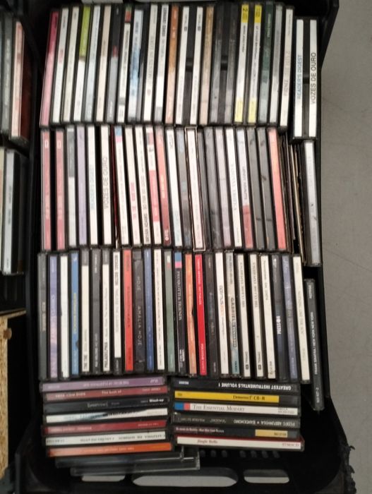 CD de música vários géneros com estante