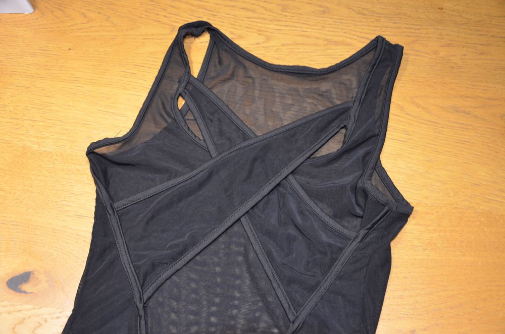 czarne body r. M transparentne